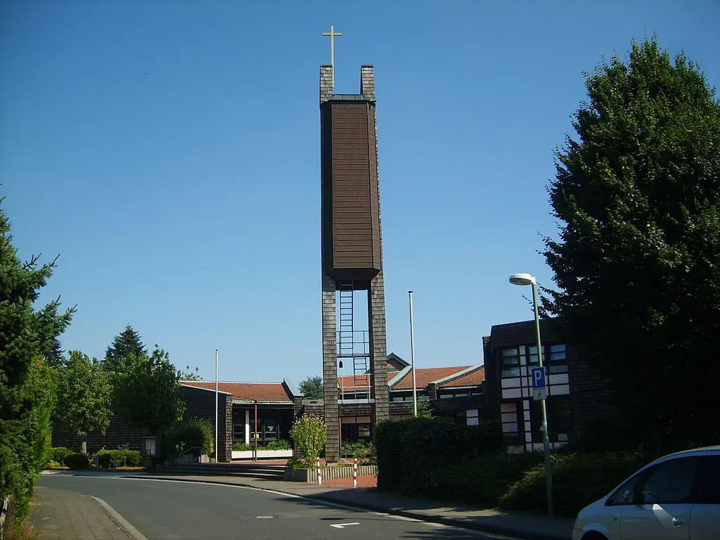Trinitatiskirche in Neuss-Rosellerheide, von mir von er Straße aus fotografiert. Adbo2009