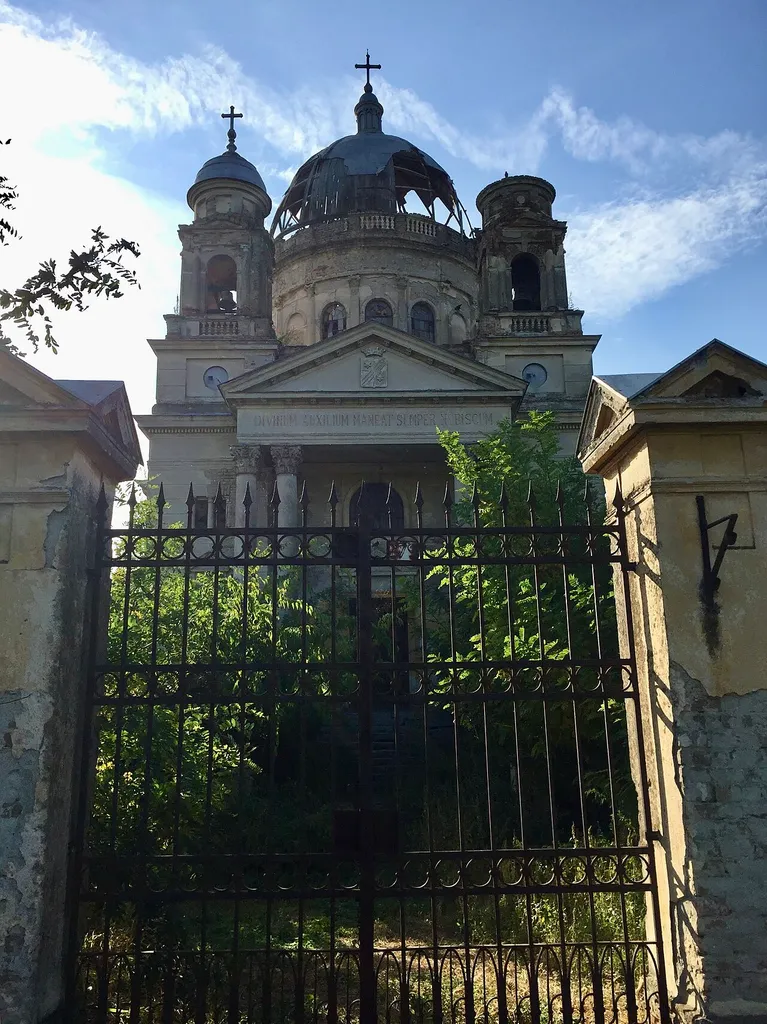 Mausoleul Csávossy din Bobda în octombrie 2018