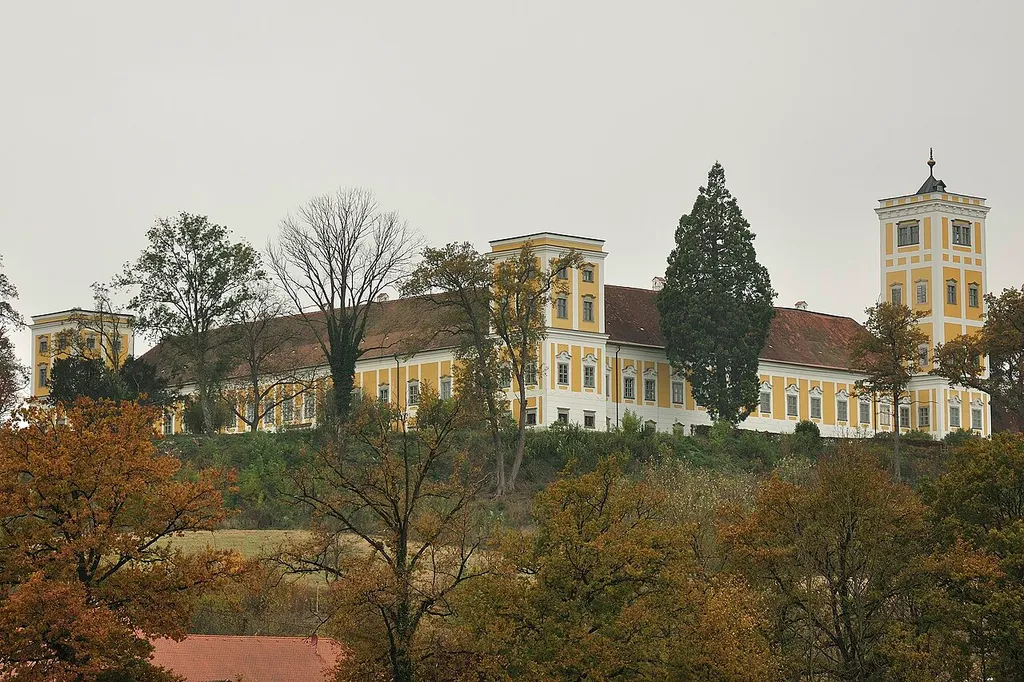 Schlossanlage Tillysburg, von Volkersdorf aus gesehen