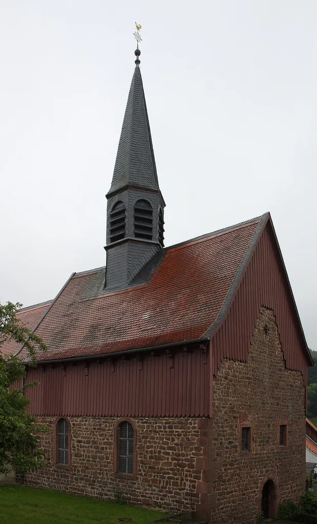 Evangelische Kirche in Fraurombach, einem Stadtteil von Schlitz im Vogelsbergkreis (Hessen)