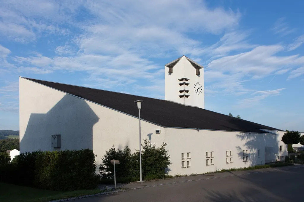 Katholische Kirche von Sulgen (Ostseite)