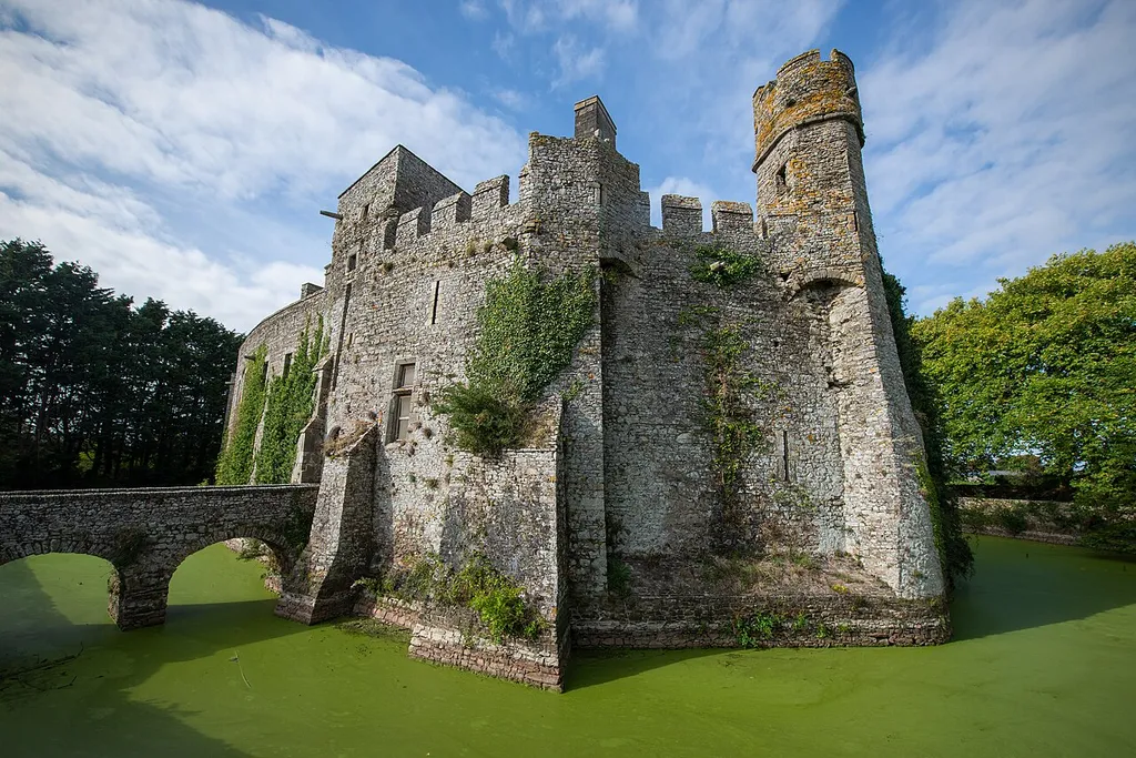 Château de Pirou, Manche. This building is indexed in the base Mérimée, a database of architectural heritage maintained by the French Ministry of Culture, under the reference PA00110540 . brezhoneg ∙ català ∙ Deutsch ∙ English ∙ español ∙ Esperanto ∙ euskara ∙ français ∙ italiano ∙ magyar ∙ Nederlands ∙ português do Brasil ∙ português ∙ română ∙ sicilianu ∙ slovenščina ∙ suomi ∙ svenska ∙ Ελληνικά ∙ беларуская (тарашкевіца) ∙ македонски ∙ русский ∙ українська ∙ বাংলা ∙ 中文 ∙ +/−