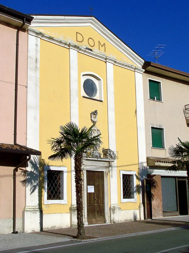 La facciata della chiesa di Sant'Orsola a Rovizza di Sirmione