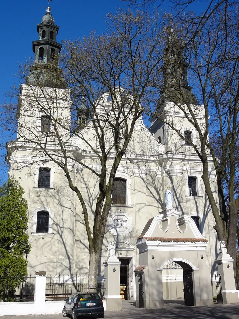 Urzędów - kościół parafialny p.w. św. Mikołaja (poł. XVIII)Cmentarz kościelny (zabytek nr rejestr. A/390 z 17.06.1957 i z 22.01.1969