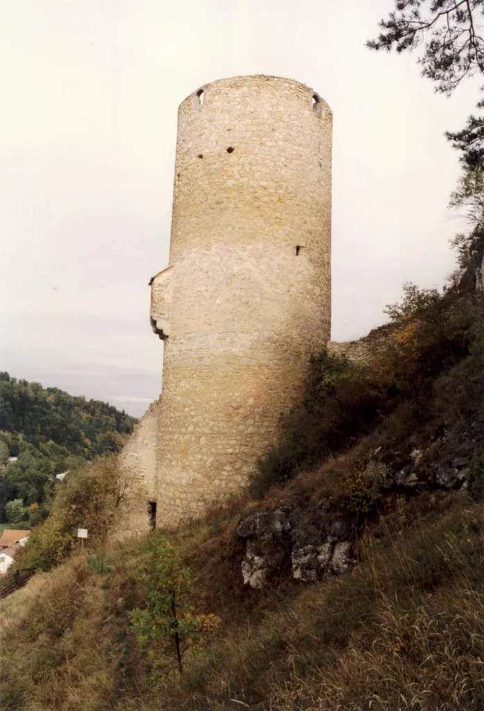 Burg Loch, Südseite des Bergfrieds