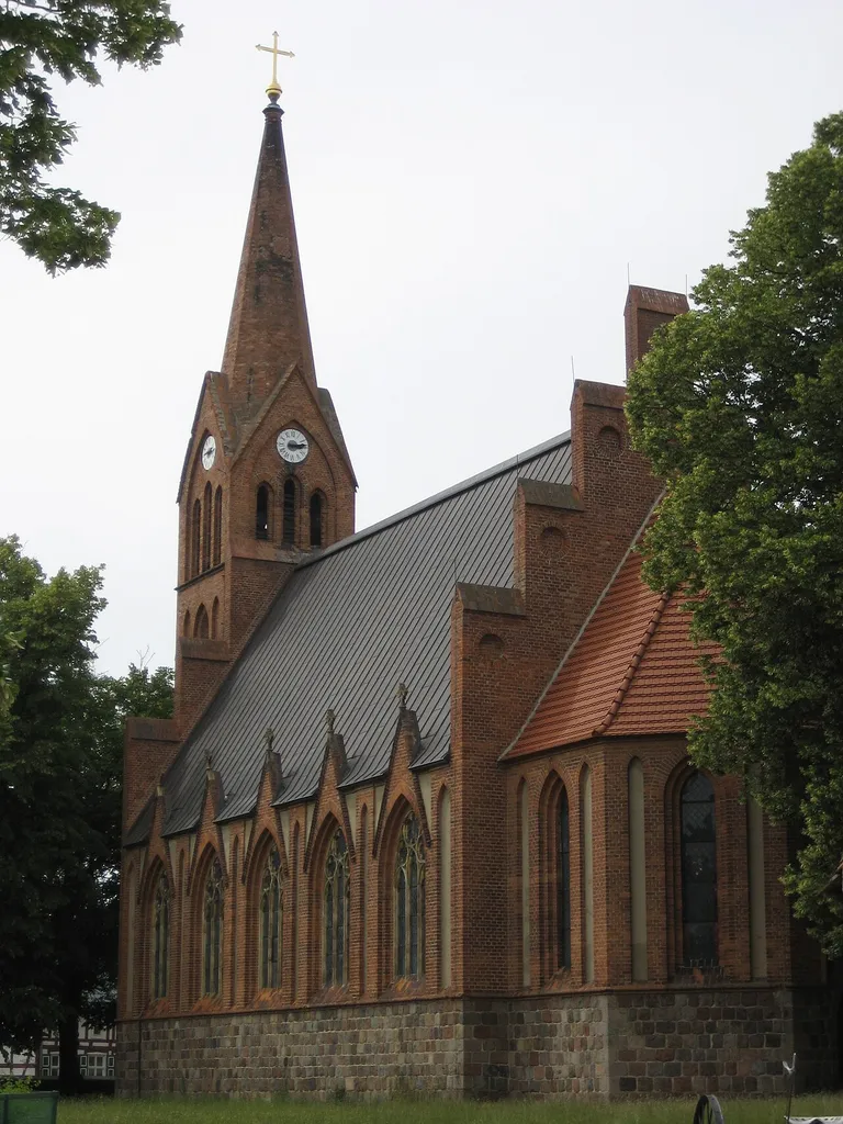 Kirche Bergholz aus Blickrichtung Südosten.