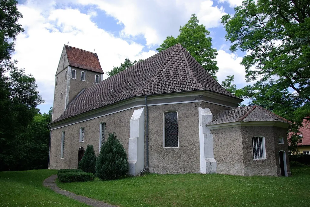 Tauche in Brandenburg. Die Kirche in dem Ortsteil Kossenblatt steht unter Denkmalschutz.