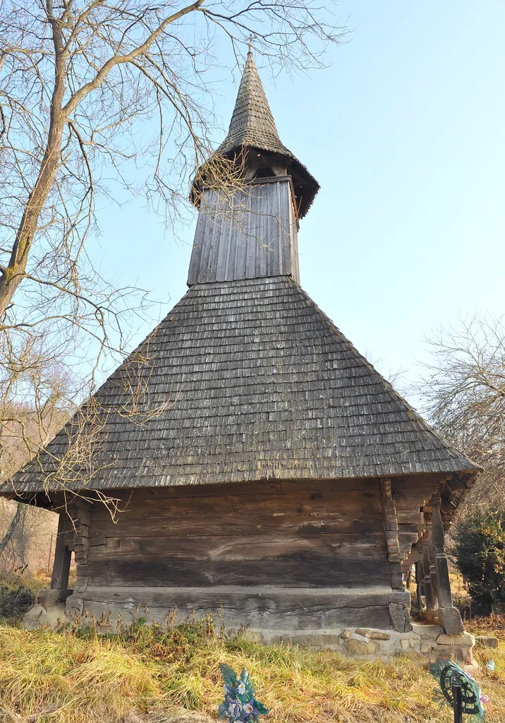 Biserica de lemn "Sfinții Arhangheli Mihail şi Gavriil" din Hida, județul Sălaj