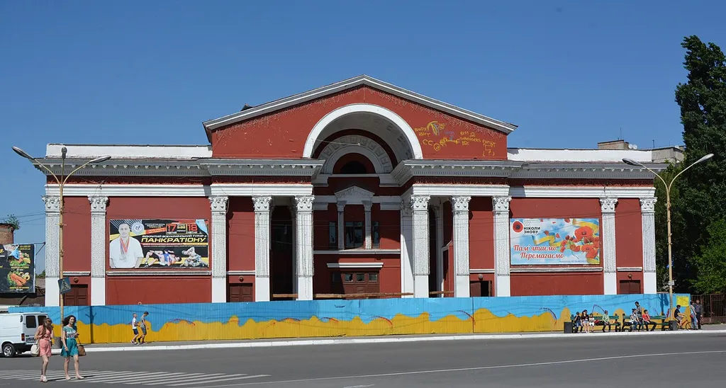 Кінотеатр «Жовтень», Олександрія, пл. Леніна, 1