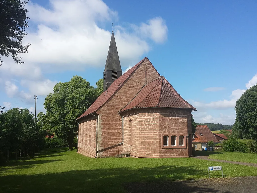 Die Friedenskirche in Sonderriet, einem Ortsteil von Wertheim im Main-Tauber-Kreis in Baden-Württemberg.