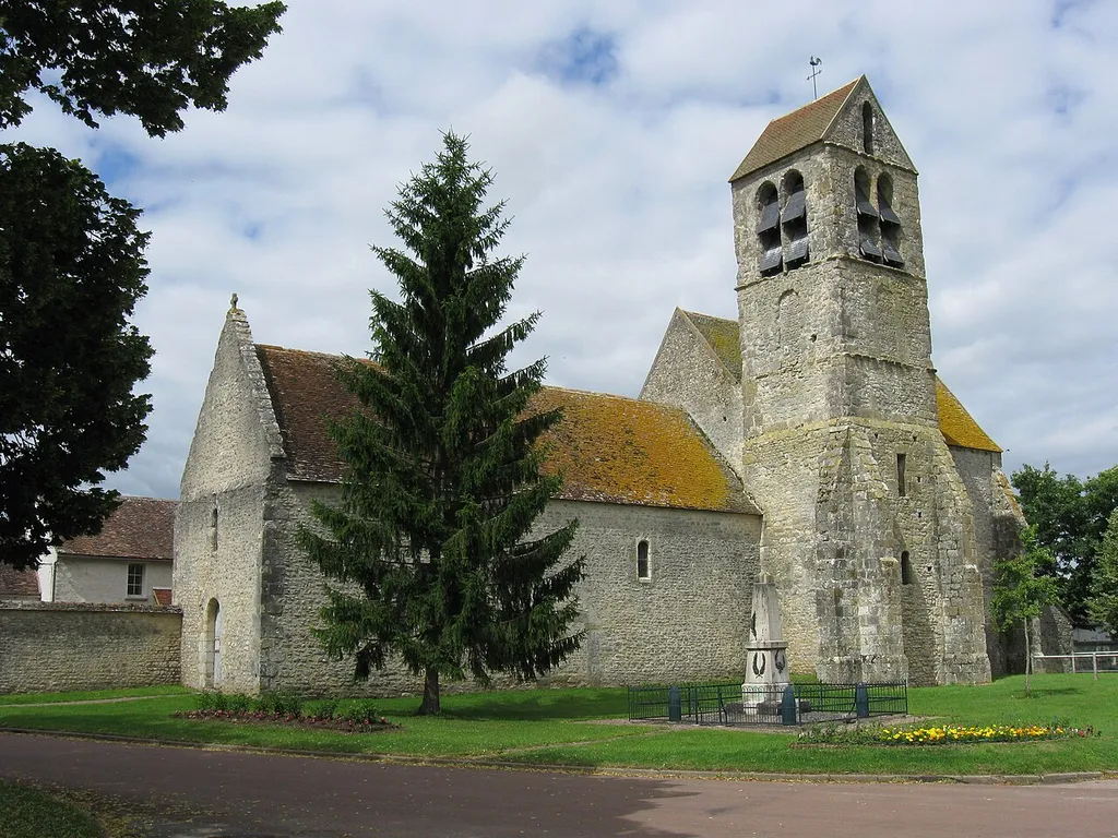 Église catholique Saint-Denis. (Rumont, département de la Seine et Marne, région Île-de-France).