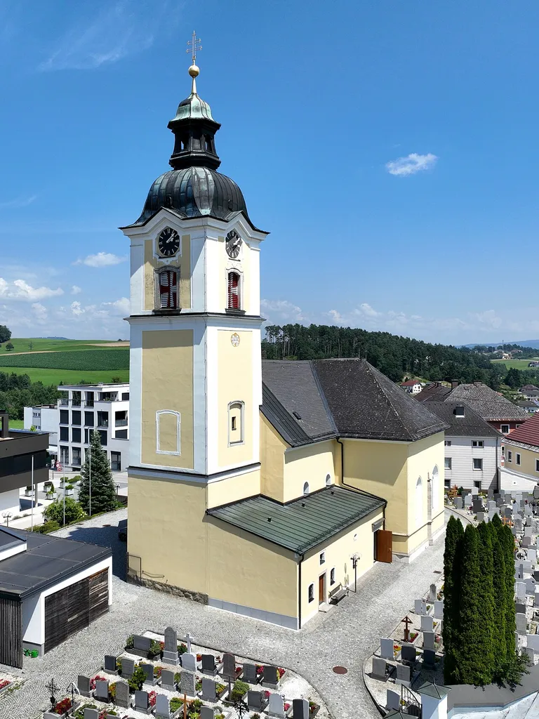 West-southwest view of the parish church in St. Martin im Mühlkreis.