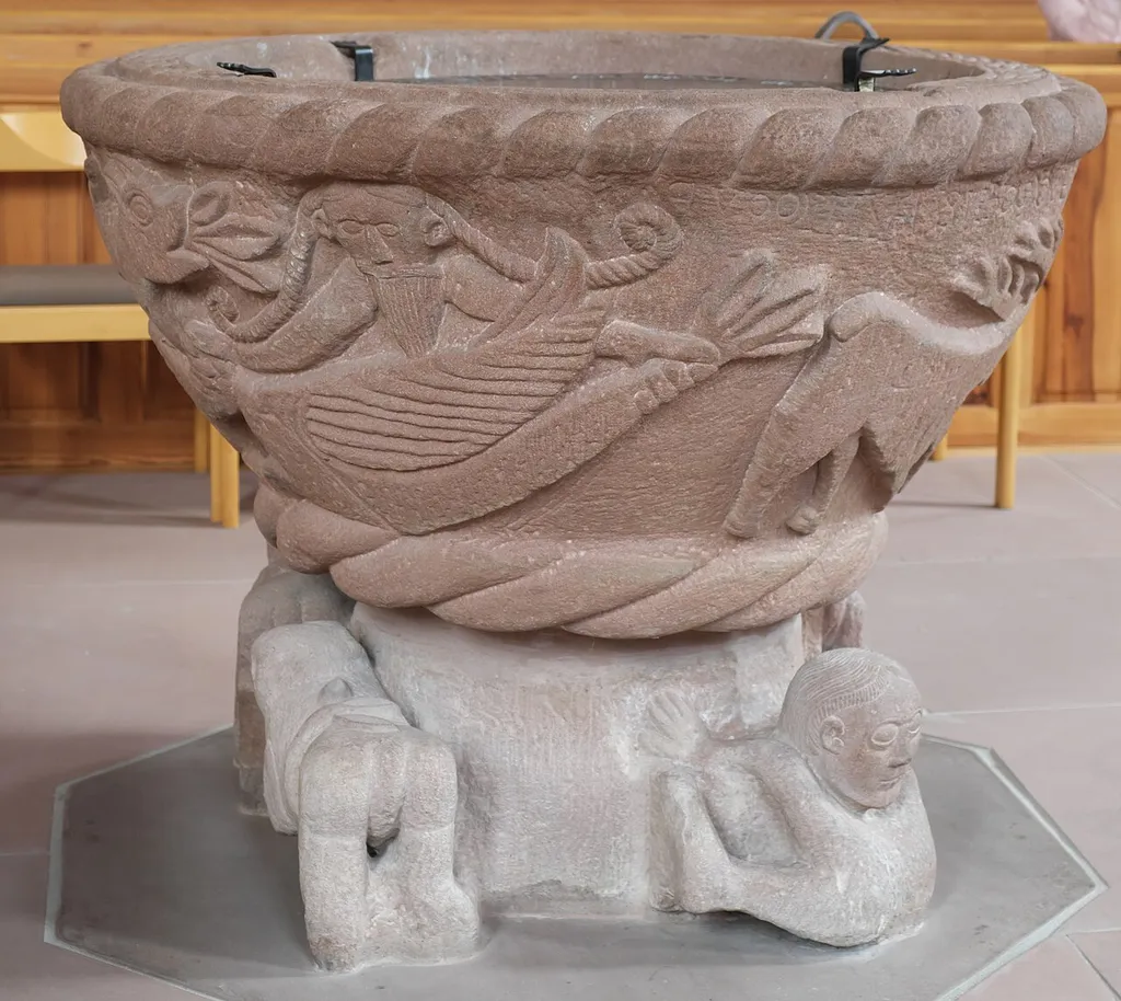 Evangelische Stadtkirche in Freudenstadt im Landkreis Freudenstadt (Baden-Württemberg/Deutschland), romanisches Taufbecken