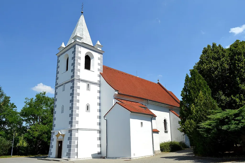 Kostol svätého Ducha v Devínskej Novej Vsi; celkový pohľad