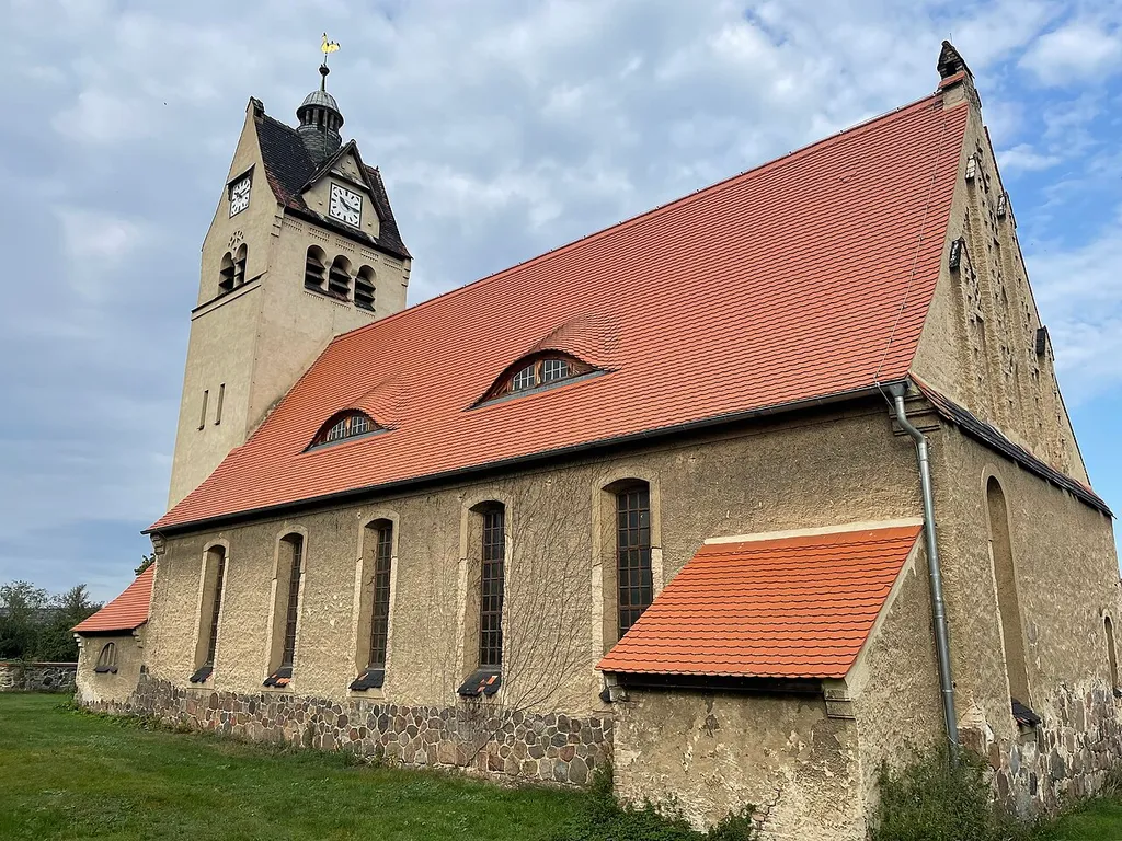 Die Dorfkirche Baitz der Stadt Brück im Landkreis Potsdam-Mittelmark ist ein Putzbau von 1912/1913, der unter Einbeziehung eines Vorgängers errichtet wurde. Die Kirchenausstattung ist bauzeitlich.