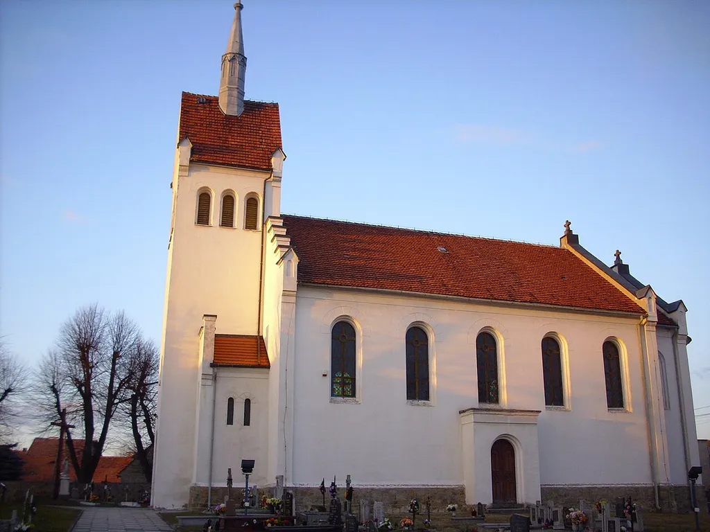 Mysłaków. Kościół pw. św. Katarzyny z XIII wieku, przebudowany w poł. XIX wieku (zabytek A/1148)