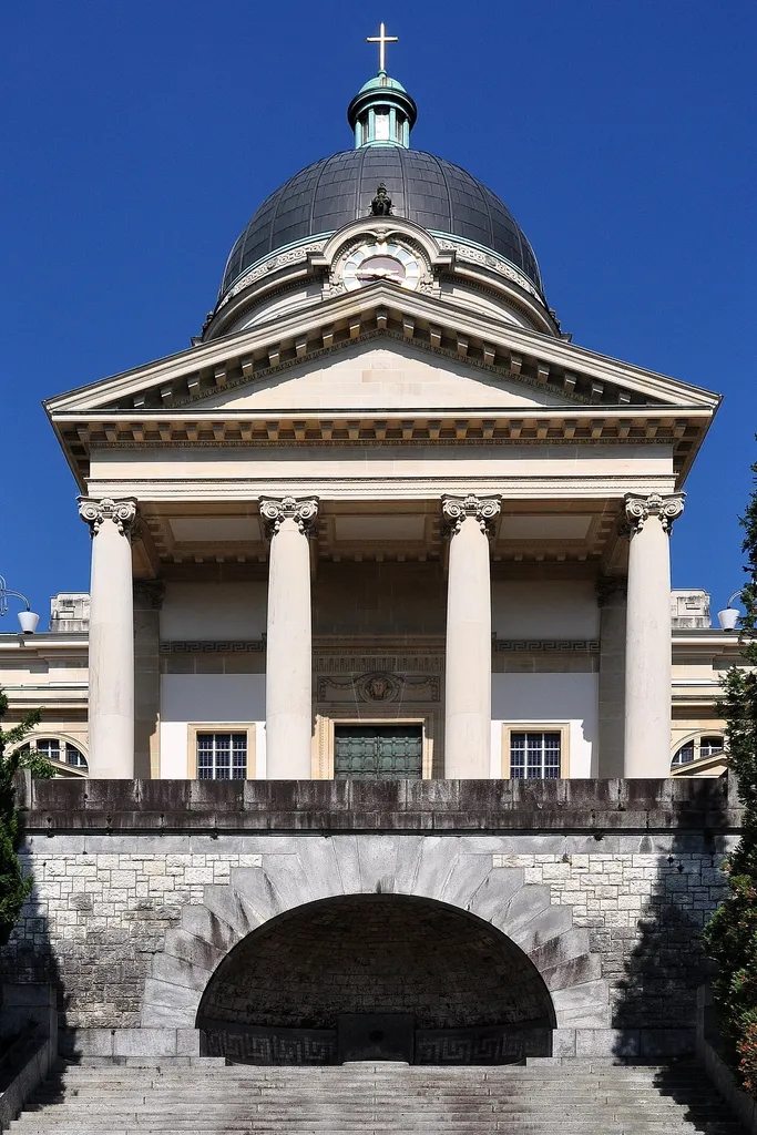 Kreuzkirche in Zürich-Hottingen (Switzerland)