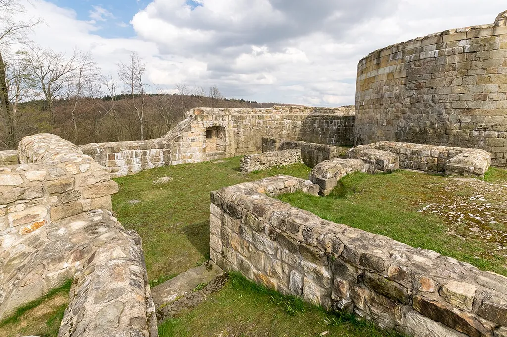 Burgruine Falkenburg in Detmold-Berlebeck im April 2016