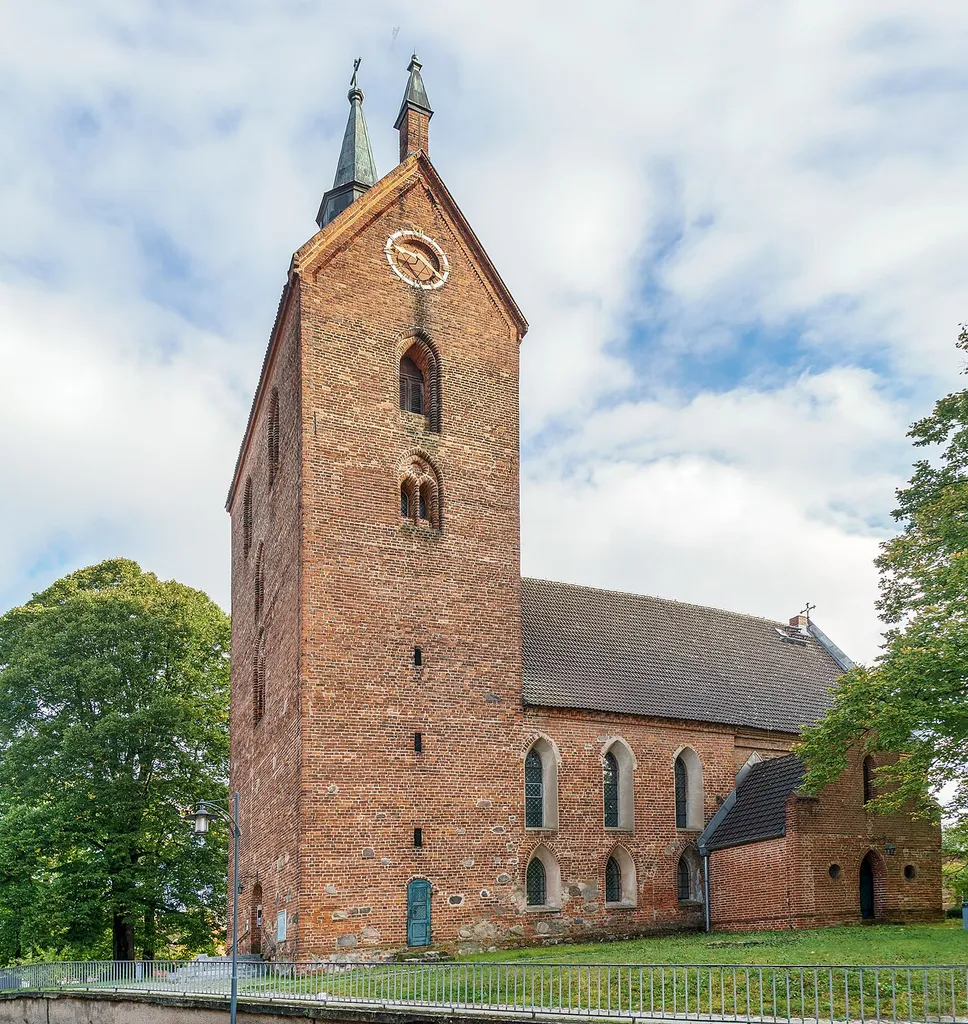 Pfarrkirche St. Nikolai, Friedrich-Engels-Straße in Neuruppin OT Alt Ruppin This is a picture of the Brandenburger Baudenkmal (cultural heritage monument) with the ID 09170236 (Wikidata)