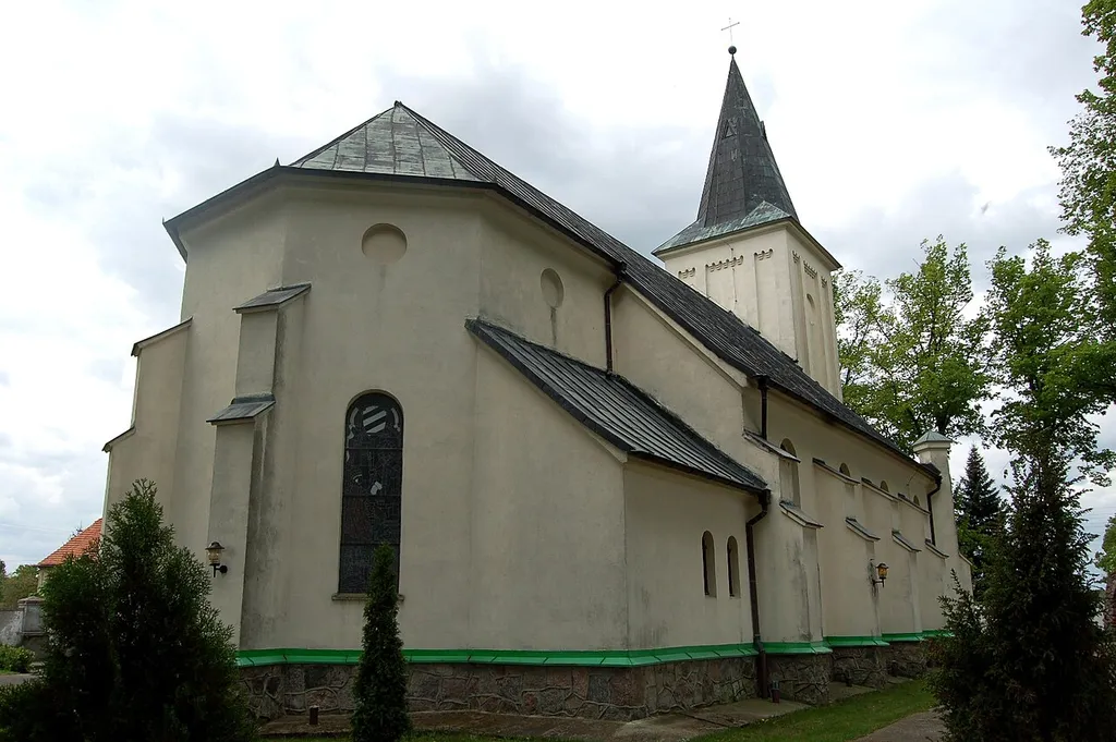 Pruśce - kościół parafialny p.w. św. Stanisława BM z 1870 roku (zabytek nr rejestr. A-593)