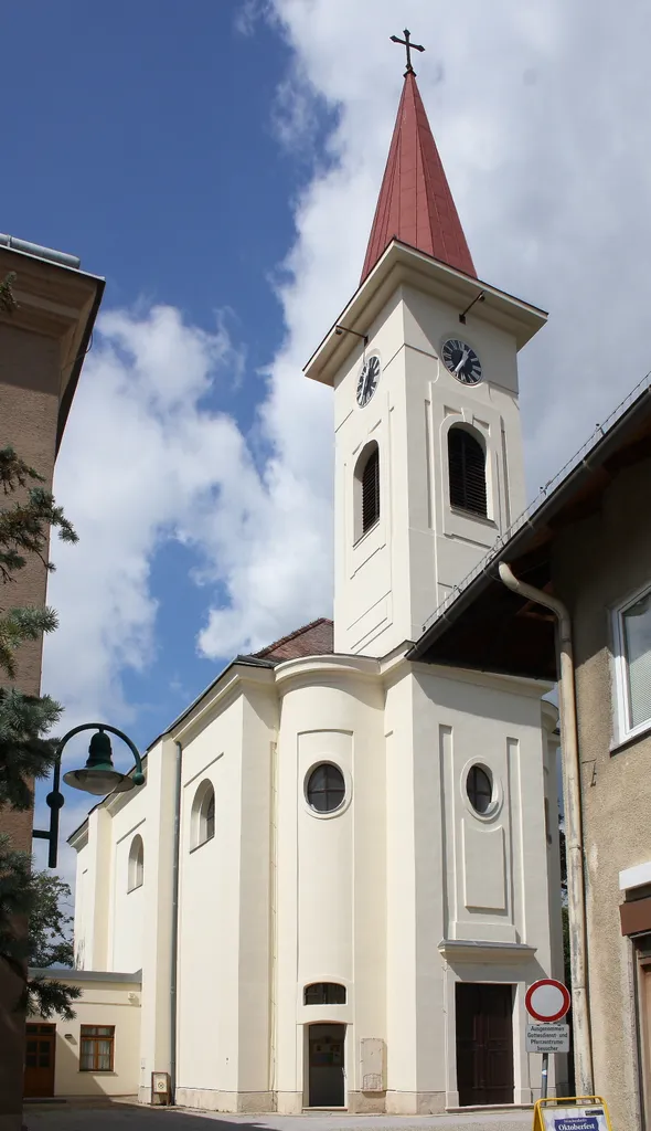 Pfarrkirche von Münchendorf.