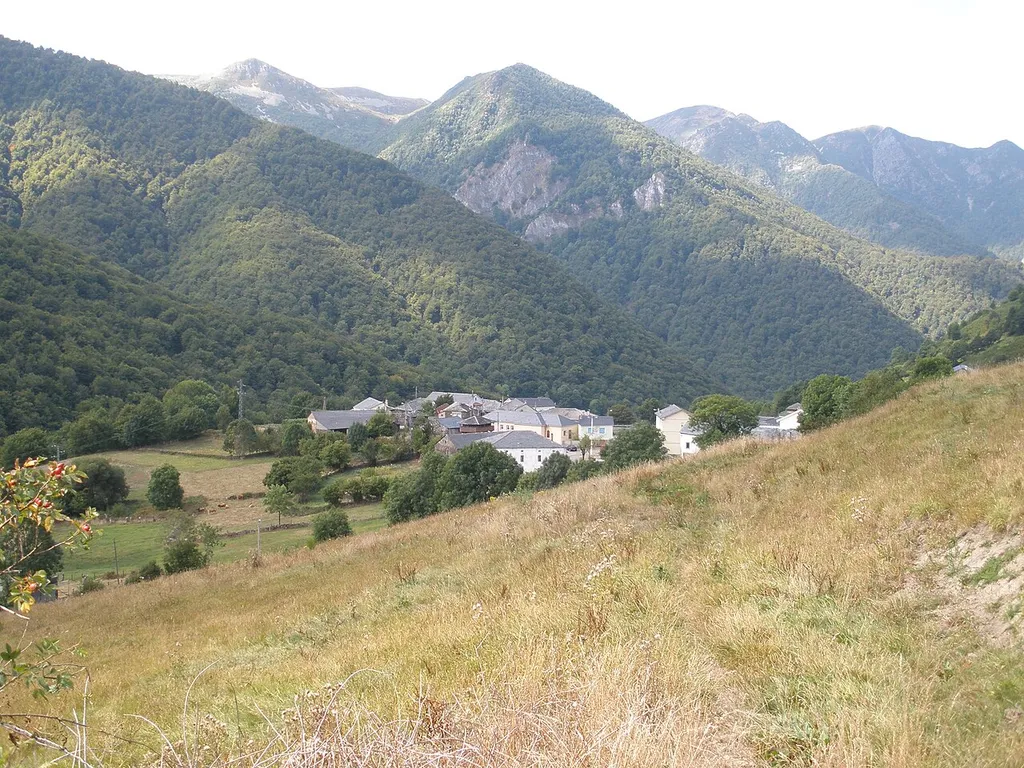 Panorámica de Monasterio de Hermo, en Cangas del Narcea (Asturias)