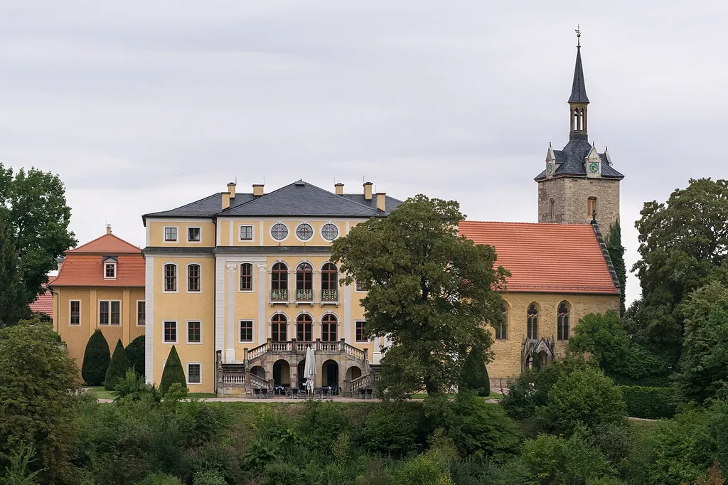 Schloss Ettersburg bei Weimar, Ansicht von der Zeitschneise am Ettersberg