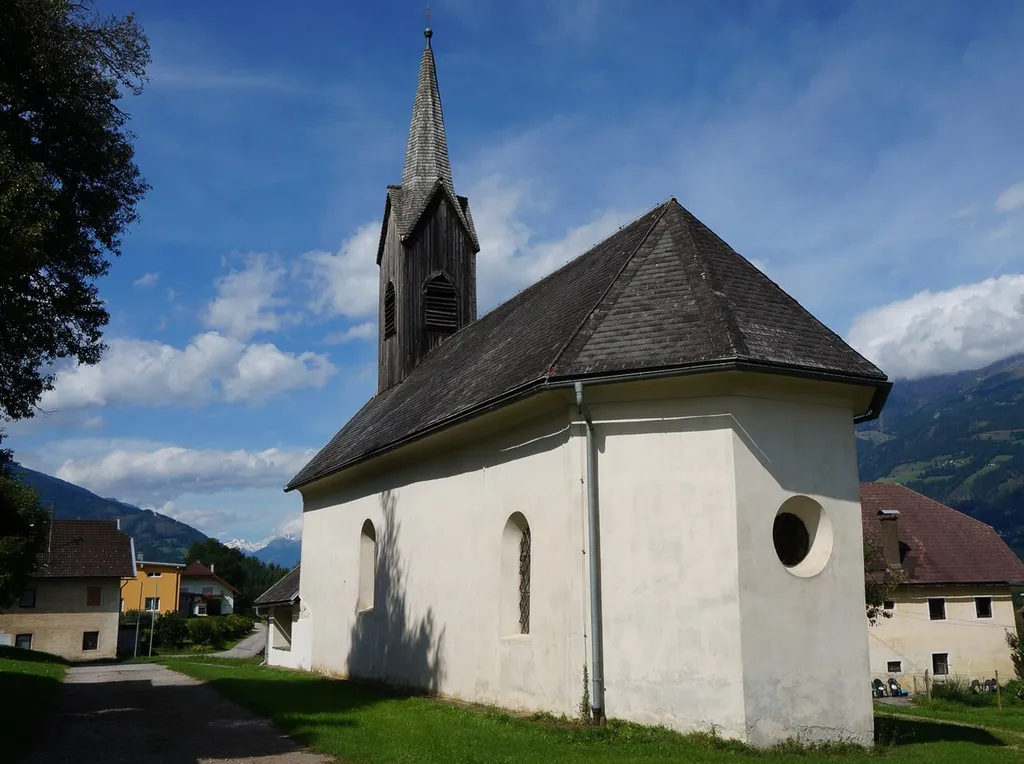 Kath. Filialkirche hl. Anna und ehem. Friedhofsgelände