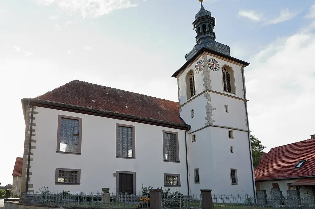 Die denkmalgeschützte evangelische Johanniskirche im Creglinger Ortsteil Waldmannshofen.