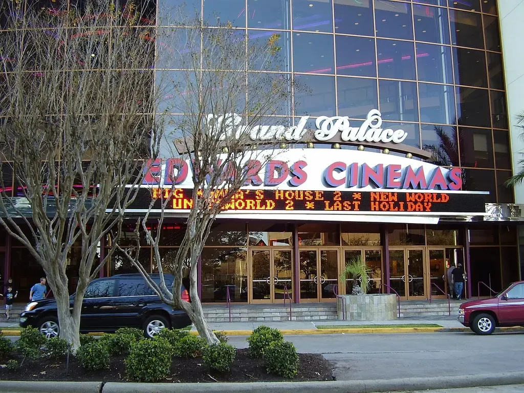 Edwards Greenway Palace 24