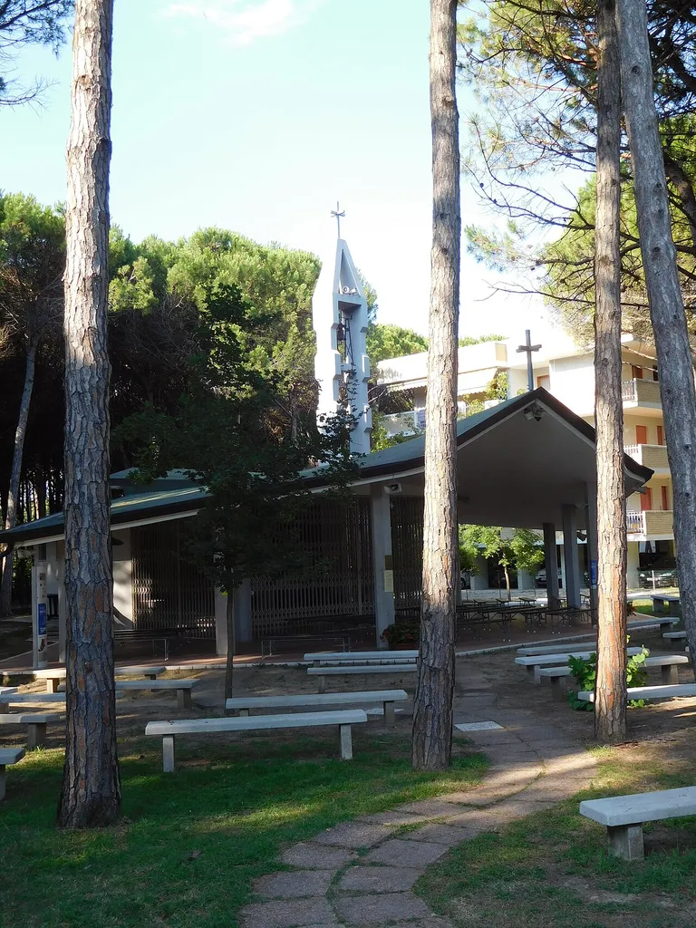 Bibione, Lido del Sole - Chapel/Church of Saints Peter and Paul This is a photo of a monument which is part of cultural heritage of Italy. This monument participates in the contest Wiki Loves Monuments Italia 2024. See authorisations. (wiki-ID: 05I0400009)