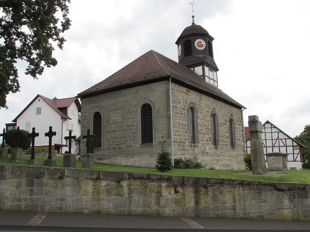 die evangelische Kirche von Rengershausen an der Untere Kirchstraße 2