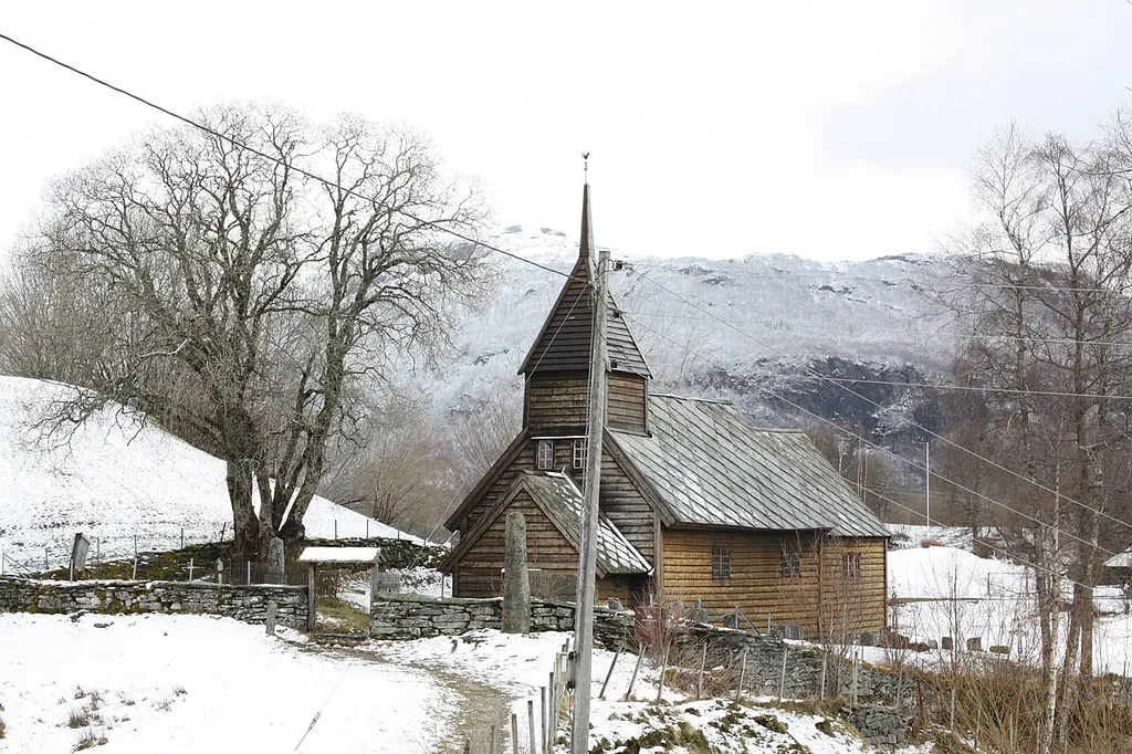 Bilde av Holdhus kirke.
