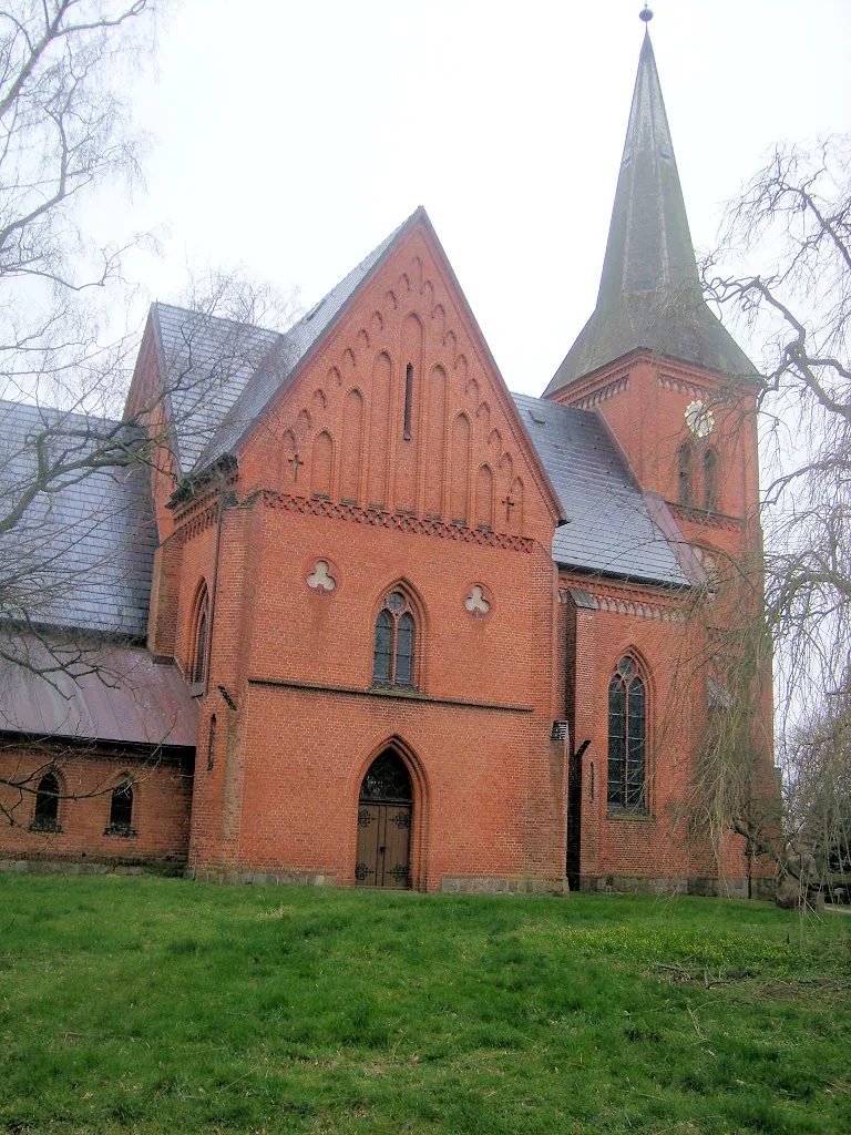 Neugotische Dorfkirche in Carlow im Landkreis Nordwestmecklenburg