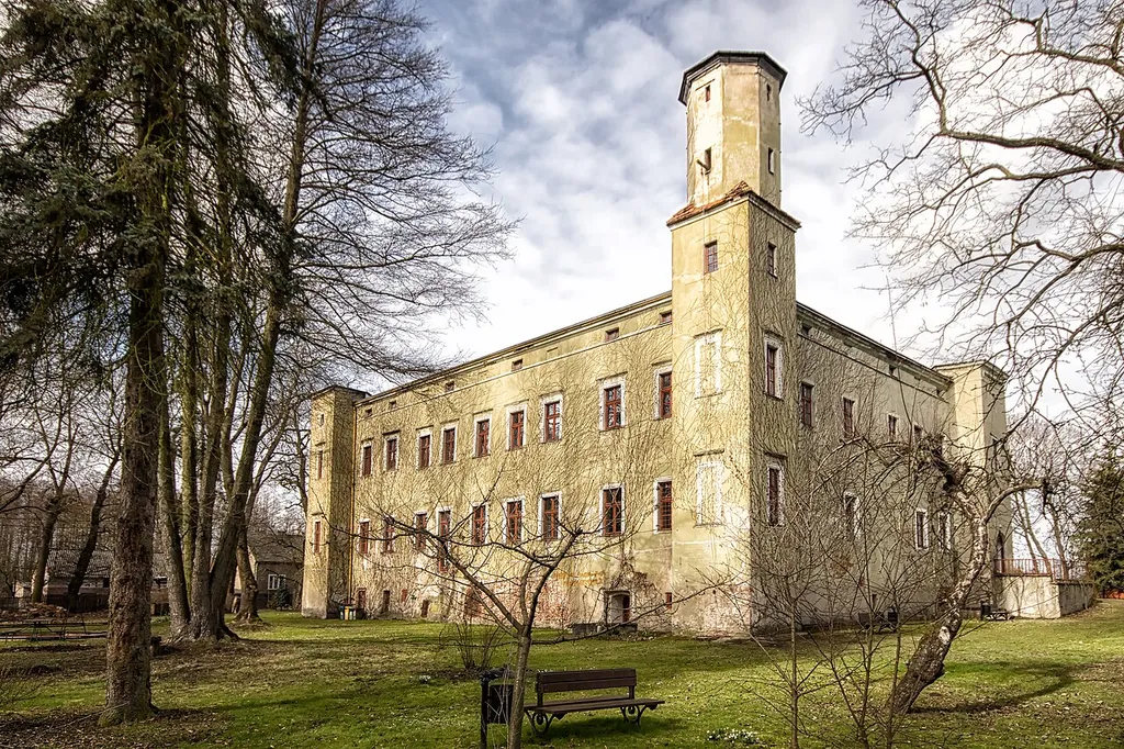 Palace in Dobroszyce