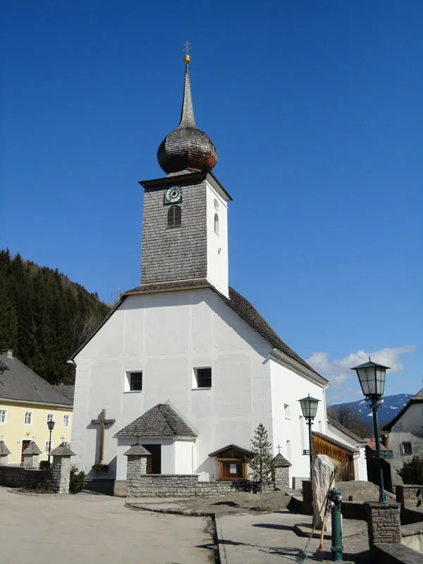 Denkmalgeschützte Kirche im Ortsteil Assach der Gemeinde Aich.
