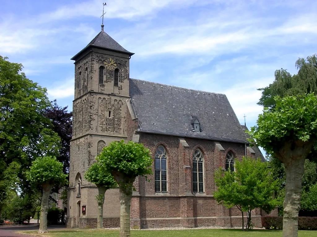 Kirche St. Pantaleon in Lüttingen selbst fotografiert von Benutzer:Xantener am 29. Dez 2004 Lizenz: GFDL
