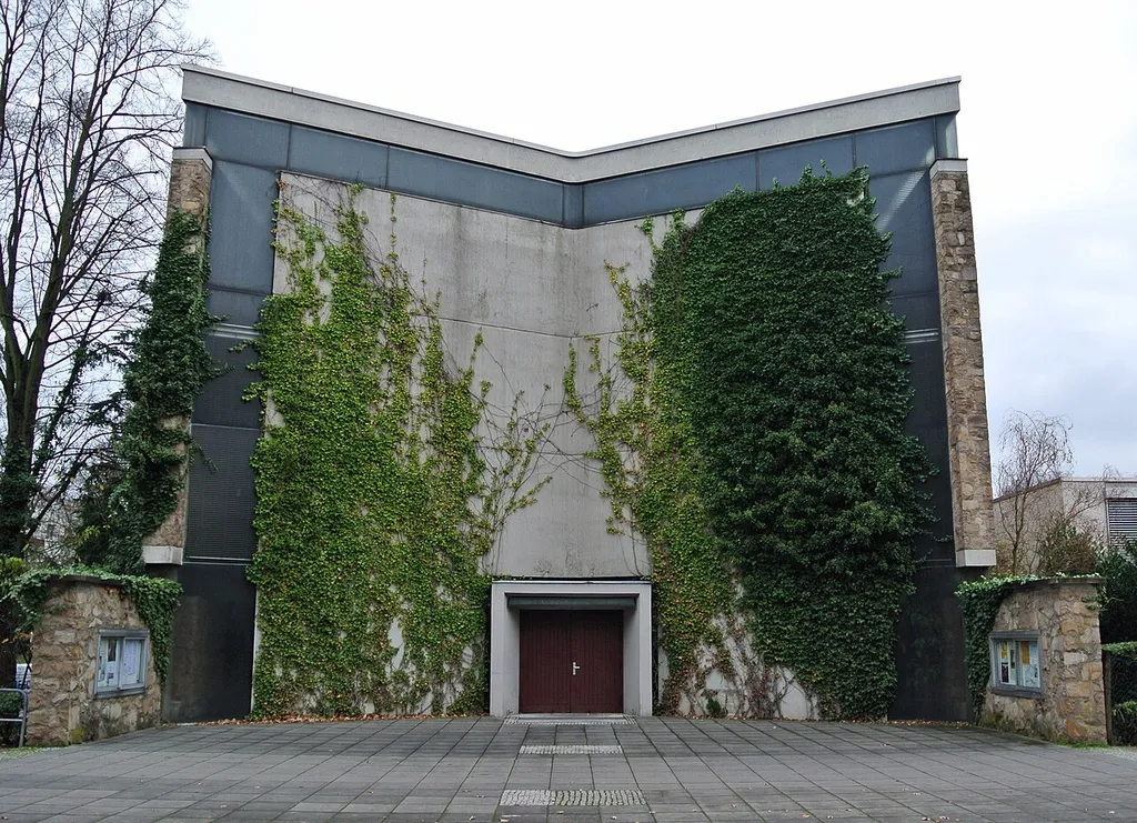 Katholische St. Sebastiankirche in Frankfurt-Nordweststadt, Ernst-Kahn-Straße 47; Bauzeit 1965-1966; Architekt: Johannes Krahn; Baudenkmal