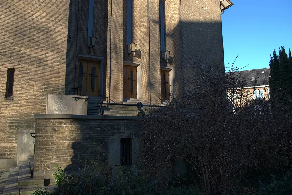 Foto van de voorzijde van de Maarten Luther Kerk in Amsterdam. Foto uit 2016.
