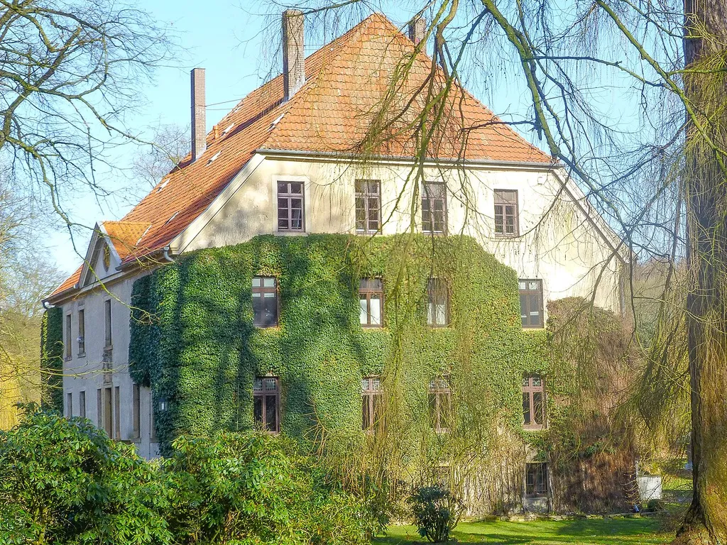 Das Herrenhaus der Honeburg von Südwesten