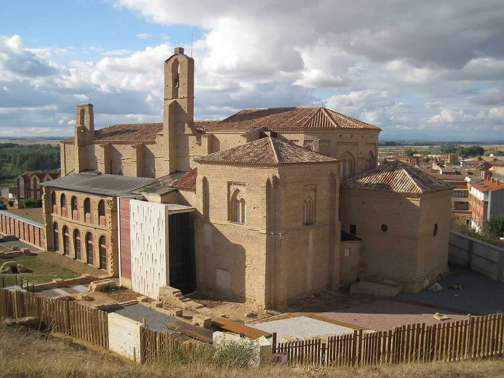 Iglesia de la Peregrina, en Sahagún (León, España) tras su reforma en 2011.