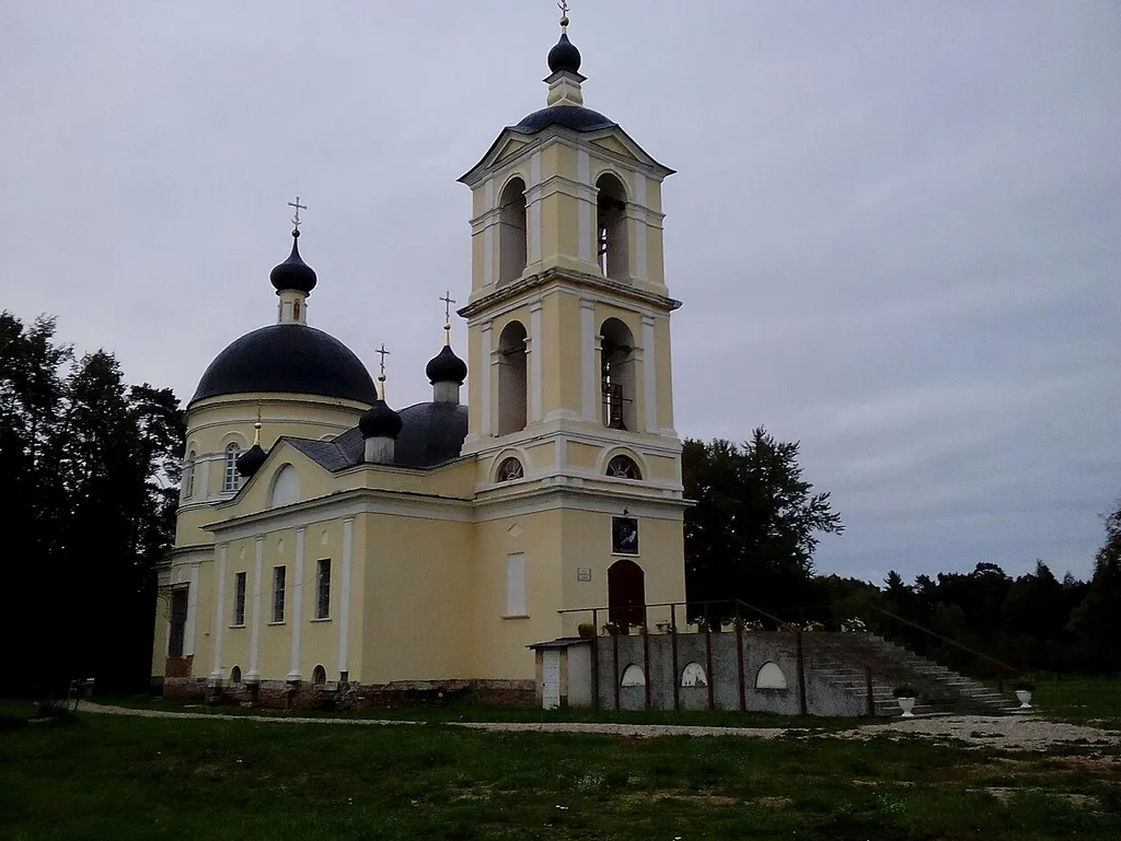 Церковь Спаса Всемилостивого в Дуброве: (2 км, бывшее с. Дуброво), Ново-Волково, Рузский район, Московская область