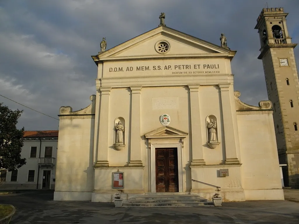 Cagnano, frazione di Pojana Maggiore: la chiesa dei Santi Pietro e Paolo.