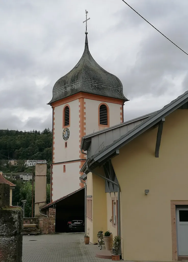 Binau, Turm der evangelischen Kirche, Nordansicht; Oktober 2024
