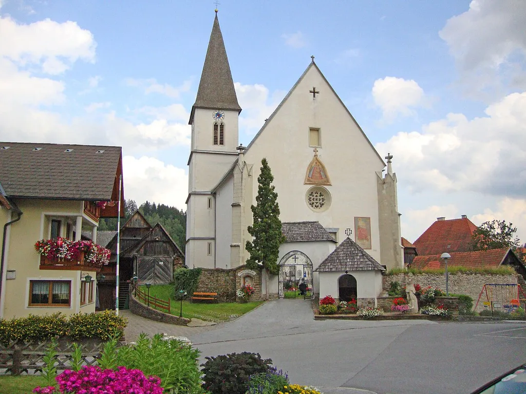 Kath. Pfarrkirche hl. Maria und Friedhof