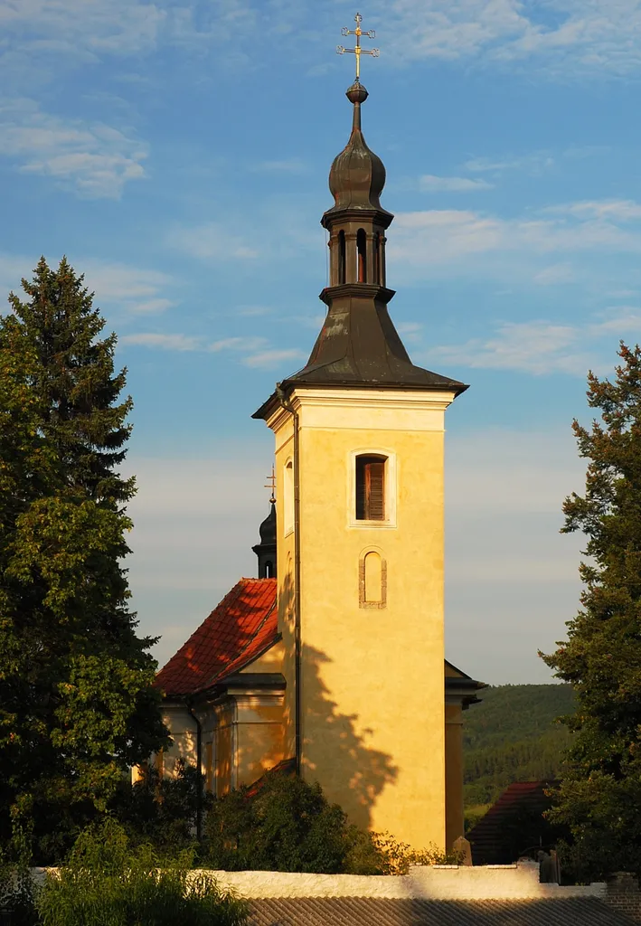 Kostel sv. Václava v Loděnici na náměstí