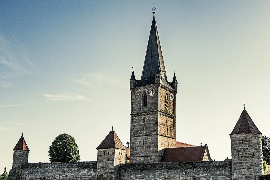Silhouette Wehrkirche Hannberg - Blick aus Osten