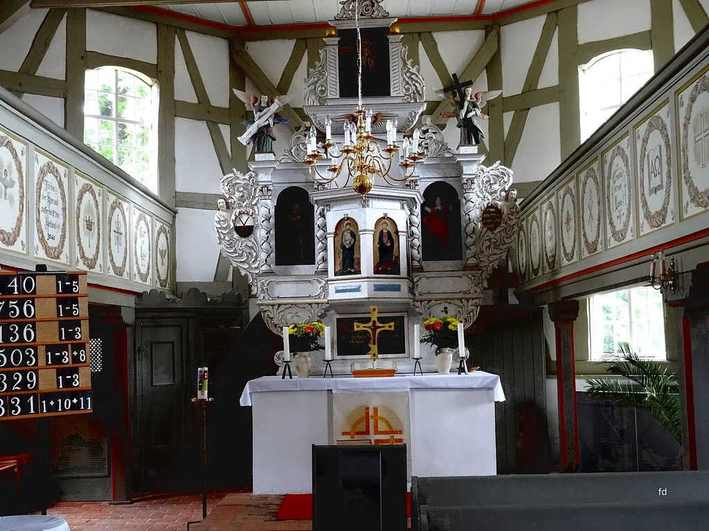 Innenansicht Fachwerkkirche in Spreewitz Altar