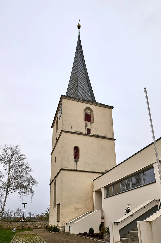 Dingolshausen: Kath. Pfarrkirche St. Laurentius und St. Sebastian