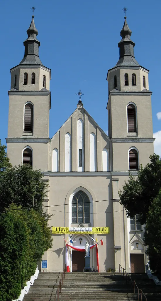 Transfiguration of the Lord's Church in Piątnica (view on facade)